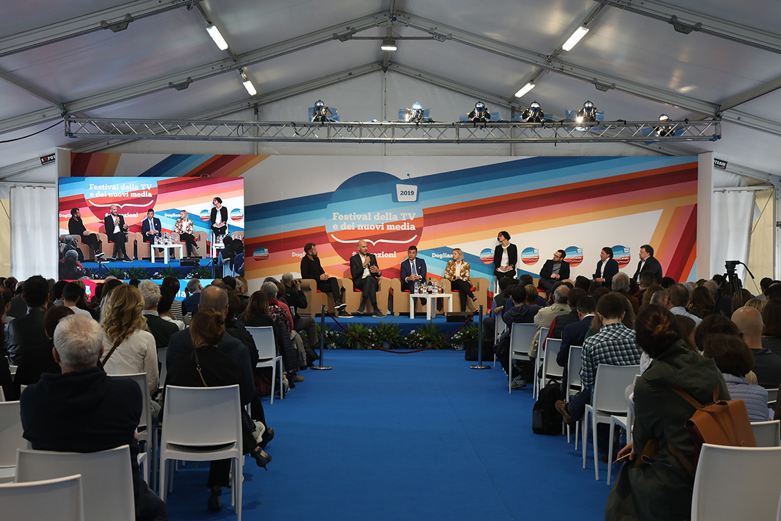 Festival della TV e dei Nuovi Media 2019_182.jpg - Road to Tokyo 2020: Eurosport e l’esperienza olimpica Cosa significa partecipare a una Olimpiade? E magari vincere una medaglia d’oro?  Alcuni tra i grandi atleti azzurri, tra cui la portabandiera di PyeongChang 2018 Arianna Fontana, raccontano le loro sfide, le loro emozioni e i loro successi a cinque cerchi.  E per Eurosport, broadcaster ufficiale delle prossime tre Olimpiadi, la sfida di portare nelle case degli italiani un’esperienza mai vista prima.